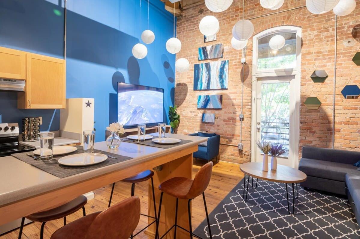 ダーラム100 Year Old Historic Brick 2Br Loft Large Patio1アパートメント エクステリア 写真