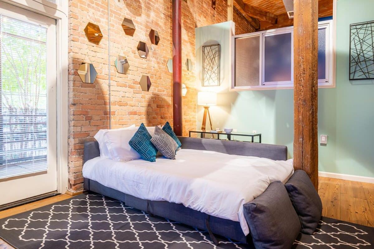 ダーラム100 Year Old Historic Brick 2Br Loft Large Patio1アパートメント エクステリア 写真