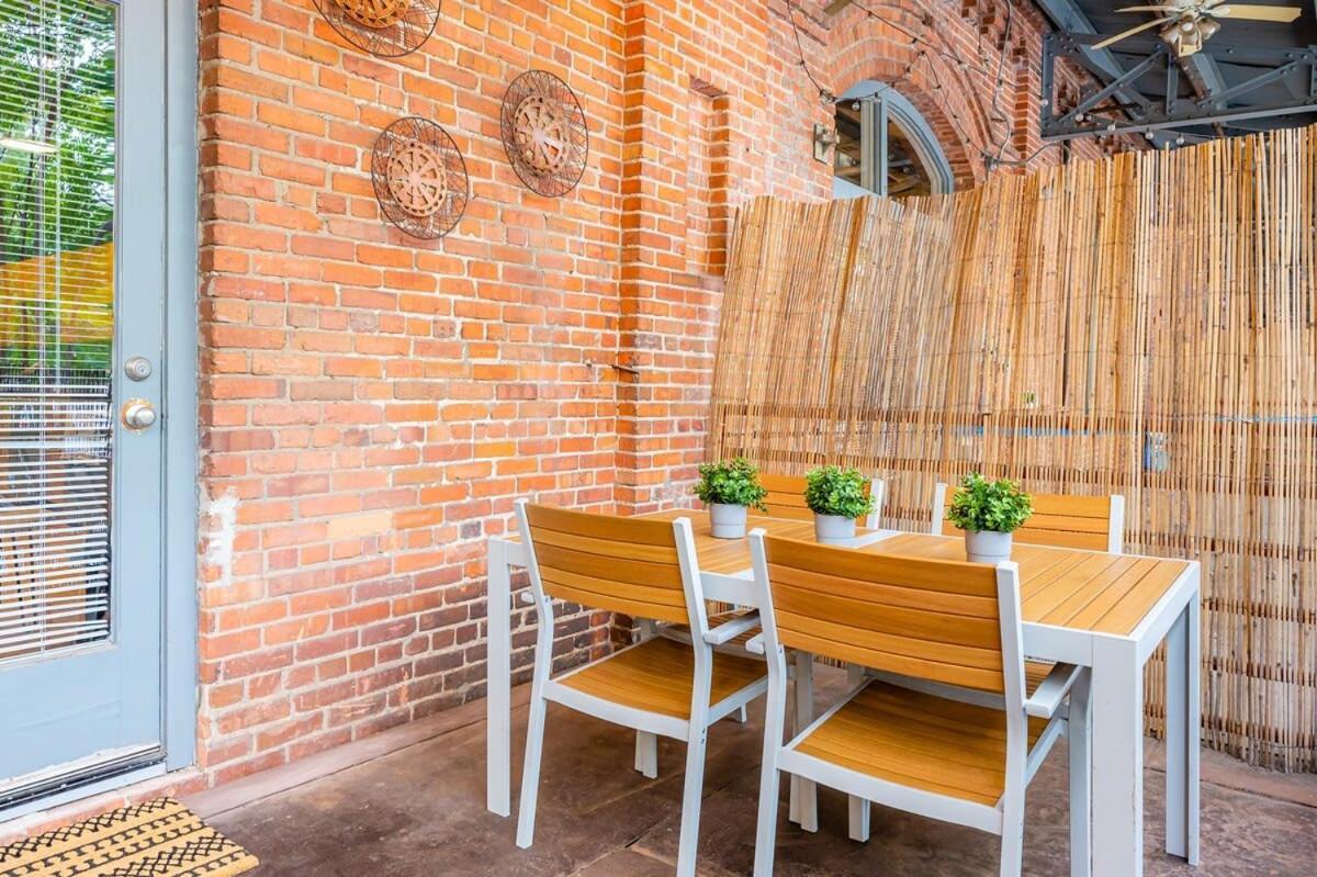 ダーラム100 Year Old Historic Brick 2Br Loft Large Patio1アパートメント エクステリア 写真